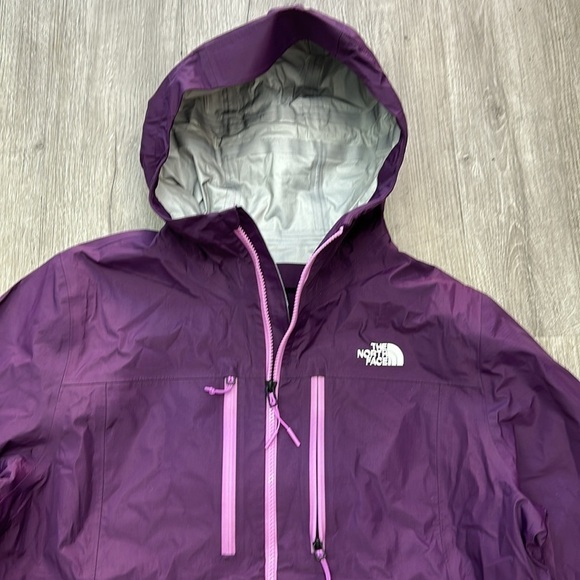 The North Face
Terrain Vista 3L Pro Jacket - Women's Color:
Black Currant Purple - Picture 8 of 11